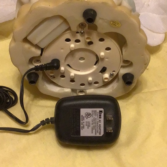 EUC ANGEL FIGURINE, LIGHTS AND PLAYS MUSIC. AFRICAN-AMERICAN cords tall 12”high - Picture 6 of 8